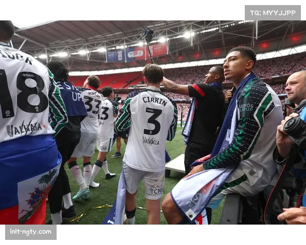 特写：看台上的球探笔记本，聚焦斯特拉斯堡19岁中场新星